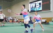国际友谊赛上献计献策，赢得掌声
