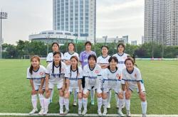 荷兰女足带着梦想出征，展现青春活力