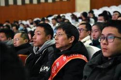 关于直击幕后！比赛背后故事感人至深的信息